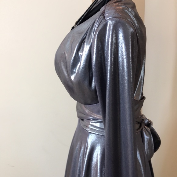 STUNNING Halston Heritage Plunging V-Neck Gray Metallic Long Sleeve Dress - Picture 7 of 12